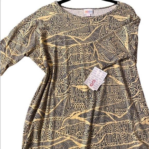 NWT LuLaRoe Irma top a loose, knit "high-low" tunic w/
fitted mid-length sleeves - Picture 1 of 4